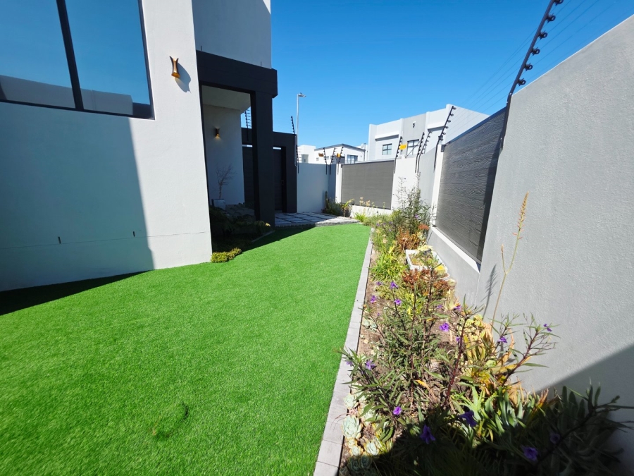 5 Bedroom Property for Sale in Sandown Western Cape